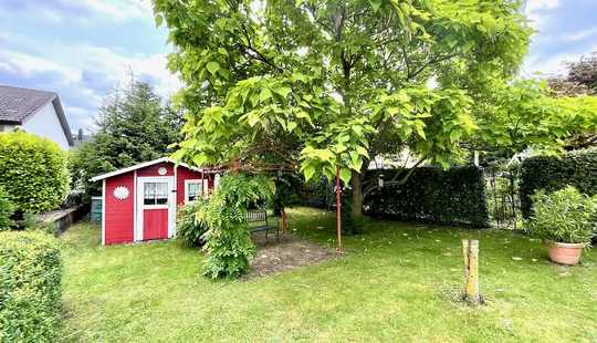 Bild von Sonniger und großer Garten - Großmutters Häuschen wartet auf die junge Familie