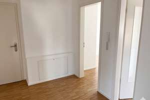 Exklusive drei Zimmer Dachgeschosswohnung mit Balkon – Wachtelweg 29, 81827 Waldtrudering, München – Vorschaubild 10