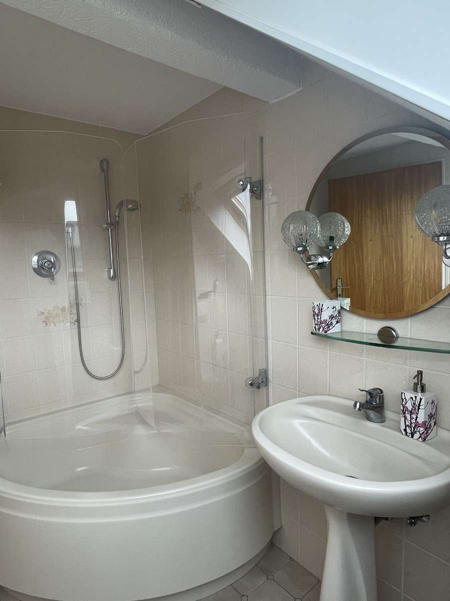 Immobilie in Florstadt - Einfamilienhaus im Bungalowstil mit großem Garten und Terrasse - Bild 1