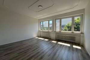 Geräumige 3 Zimmer Wohnung mit Tageslichtbad – Gemarker Ufer  21, 42275 Barmen, Wuppertal – Vorschaubild 3