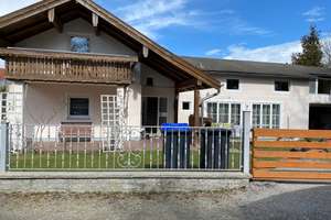 Viel Platz auch für 2 Familien in freistehenden Haus in guter Lage – Die vollständige Adresse der Immobilie erhältst du vom Anbieter., 83026 Happing, Rosenheim – Vorschaubild 2