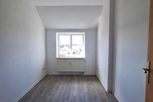 Gemütliche DG 3-Zimmer mit Laminat, Balkon und Wannenbad in ruhiger Lage! EBK mgl. – Zschopauer Platz 9, 9126 Bernsdorf, Chemnitz – Vorschaubild 10