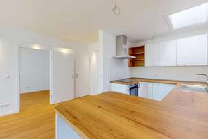 Erstbezug nach Kernsanierung: Charmante Wohnung mit ansprechender Einbauküche und Grünblick! – Blanckertzstraße 13, 40629 Ludenberg, Düsseldorf – Vorschaubild 3