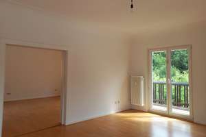 Schöne, helle 3-Zimmer-Wohnung mit überdachtem Balkon und Garage  in Wiesbaden Sonnenberg – Danziger Str. 76, 65191 Sonnenberg, Wiesbaden – Vorschaubild 2