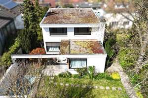 PF-Südstadt: Moderne Architektursprache trifft Top-Lage; Großzügiges Anwesen mit Außenpool