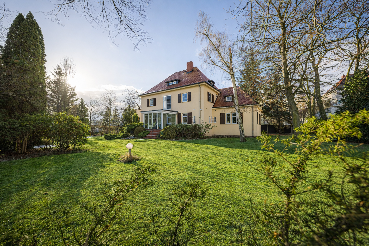 Charmante Altbauvilla mit parkähnlichem Garten und Ausbaupotenzial, Nordsachsen Kreis – Bild 1