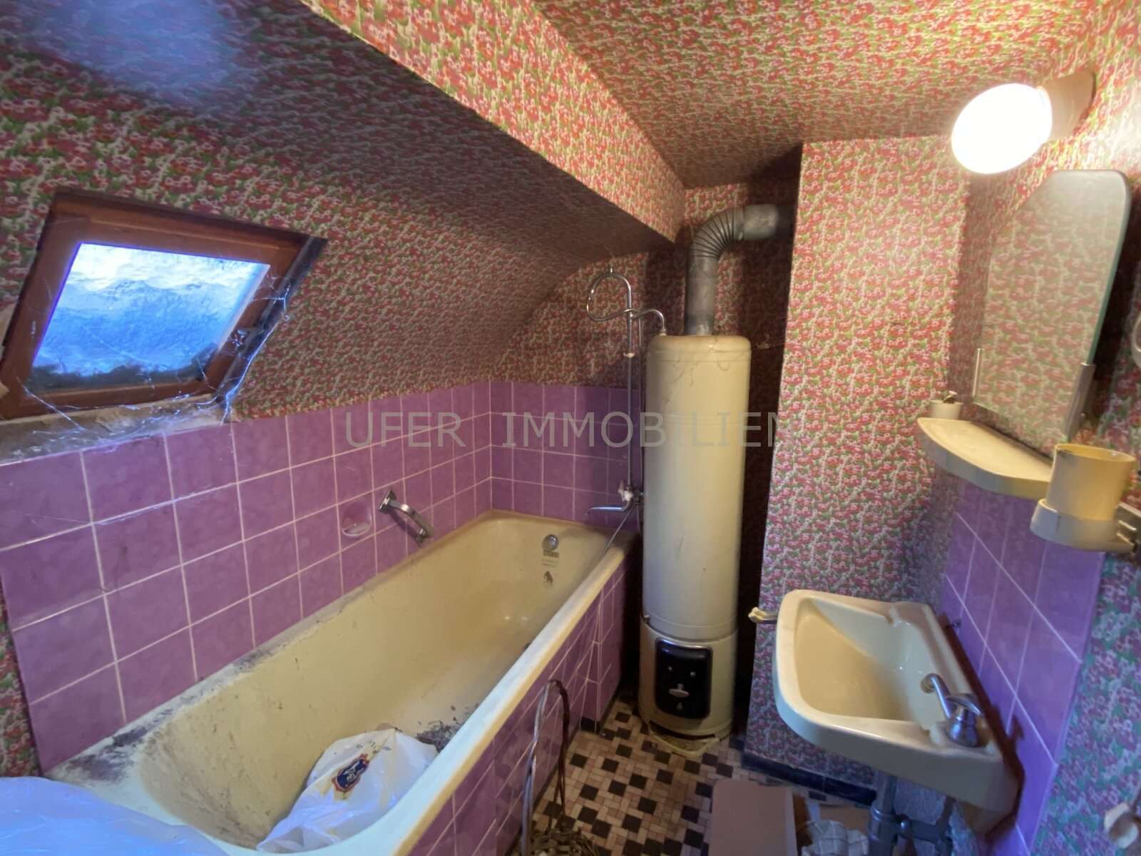 Immobilie in Gossersweiler-Stein - Freistehendes Einfamilienhaus mit großem Garten in ruhiger Waldrandlage - sanierungsbedürftig - Bild 0