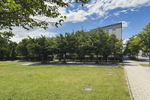 Neuwertig renovierte, schön geschnittene 2-Zimmer-Wohnung (2.OG) mit Blick ins Grüne direkt am Park – Elisabeth-Dane-Straße 4, 81829 Messestadt Riem, München – Vorschaubild 3