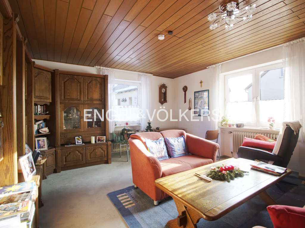 Immobilie in Sinzing - Leben im Herzen von Sinzing - Großzügiges Einfamilienhaus mit Einliegerwohnung - Bild 2