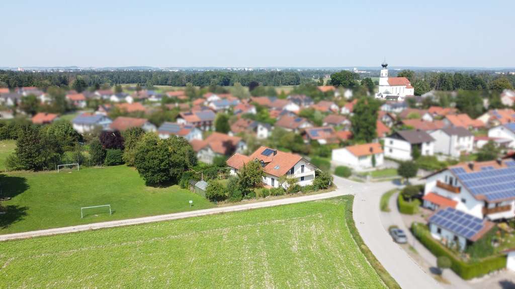 Immobilie in Polling - Natur. Ruhe. Weite. – Großzügiges Zweifamilienhaus mit vielseitigem Potenzial und traumhaftem Garten - Bild 0
