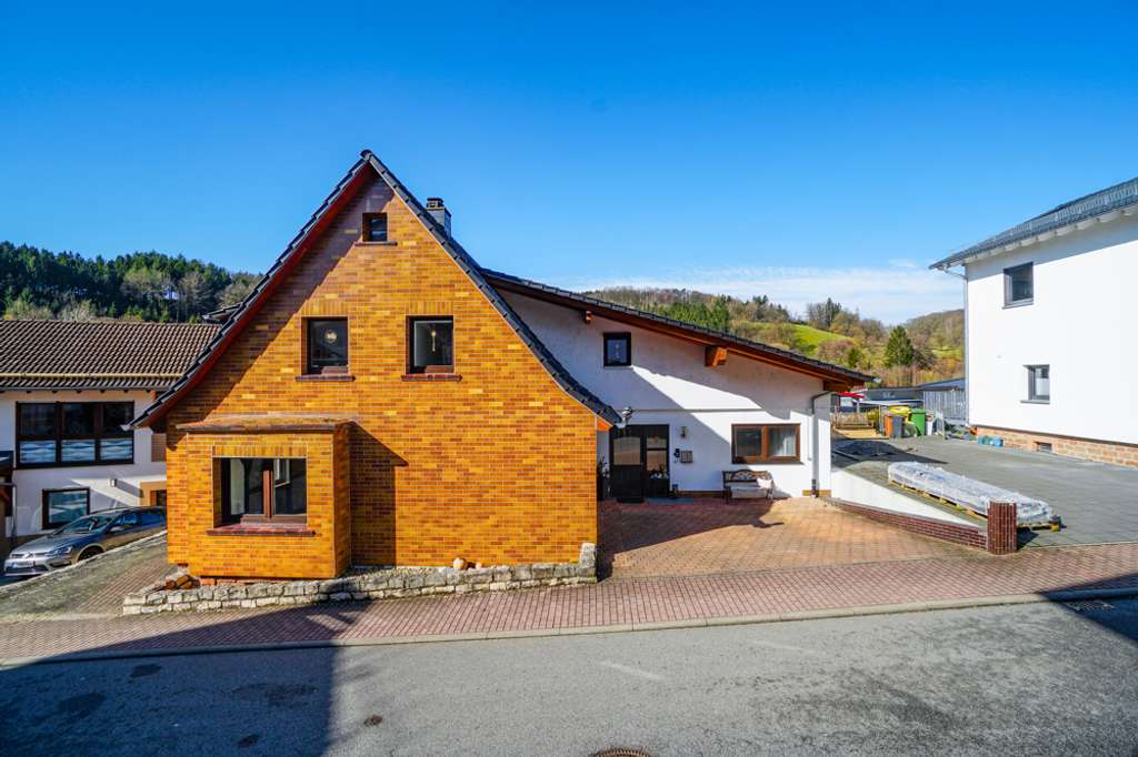 Immobilie in Wald-Michelbach - Zweifamilienhaus mit Einliegerwohnung in zentraler Lage! - Bild 3