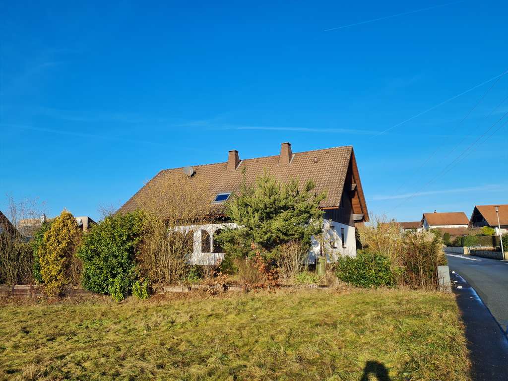 Immobilie in Breitengüßbach - Gepflegtes Einfamilienhaus mit Einliegerwohnung - Bild 2