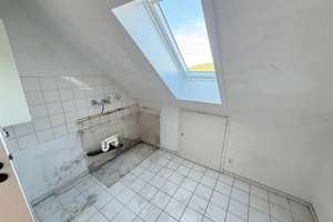 Renovierungsbedürftige 3-Zi.-DG-Whg. mit Balkon * Garage + Stpl. * Gartenanteil * Top Wohnlage * – Die vollständige Adresse der Immobilie erhältst du vom Anbieter., 70327 Wangen, Stuttgart – Vorschaubild 5