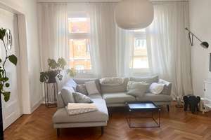 * STILVOLLE 2 1/2  ZIMMER ALTBAUWOHNUNG NÄHE LANDTAG & HAFEN**