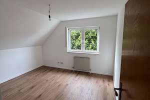 Großes Einfamilienhaus mit Garage und weiteren Parkplätzen in Schlebusch / Steinbüchel (ruhige Lage) – Die vollständige Adresse der Immobilie erhältst du vom Anbieter., 51375 Steinbüchel, Leverkusen – Vorschaubild 23