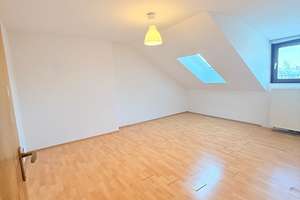 Dachgeschosswohnung mit Renovierungsbedarf und viel Potenzial in Maxvorstadt-München – Die vollständige Adresse der Immobilie erhältst du vom Anbieter., 80798 Josephsplatz, München – Vorschaubild 3