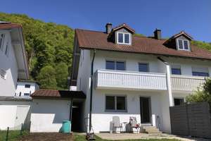 Doppelhaushälfte mit großem Garten, Terrasse und ausgebautem Dachgeschoss zur Miete in Marktl am Inn