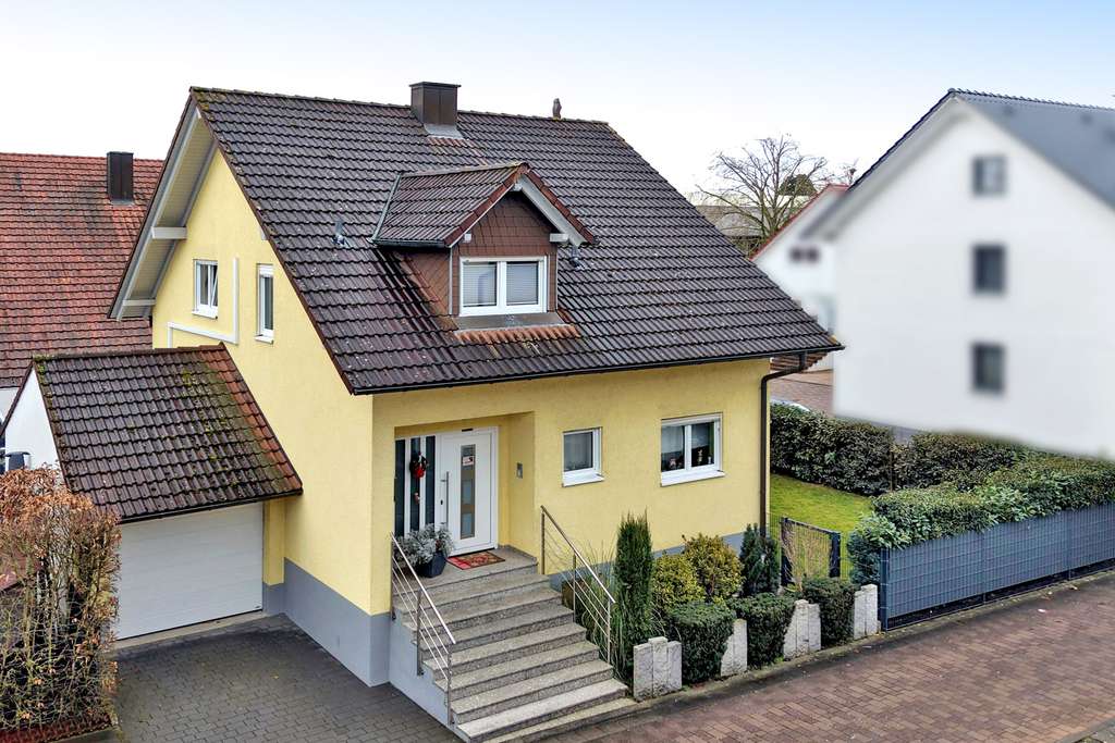 Immobilie in Hambrücken - Exklusives Familienidyll mit Wintergarten, Sonnenterrasse, gepflegtem Garten und viel Wohnraum - Bild 0