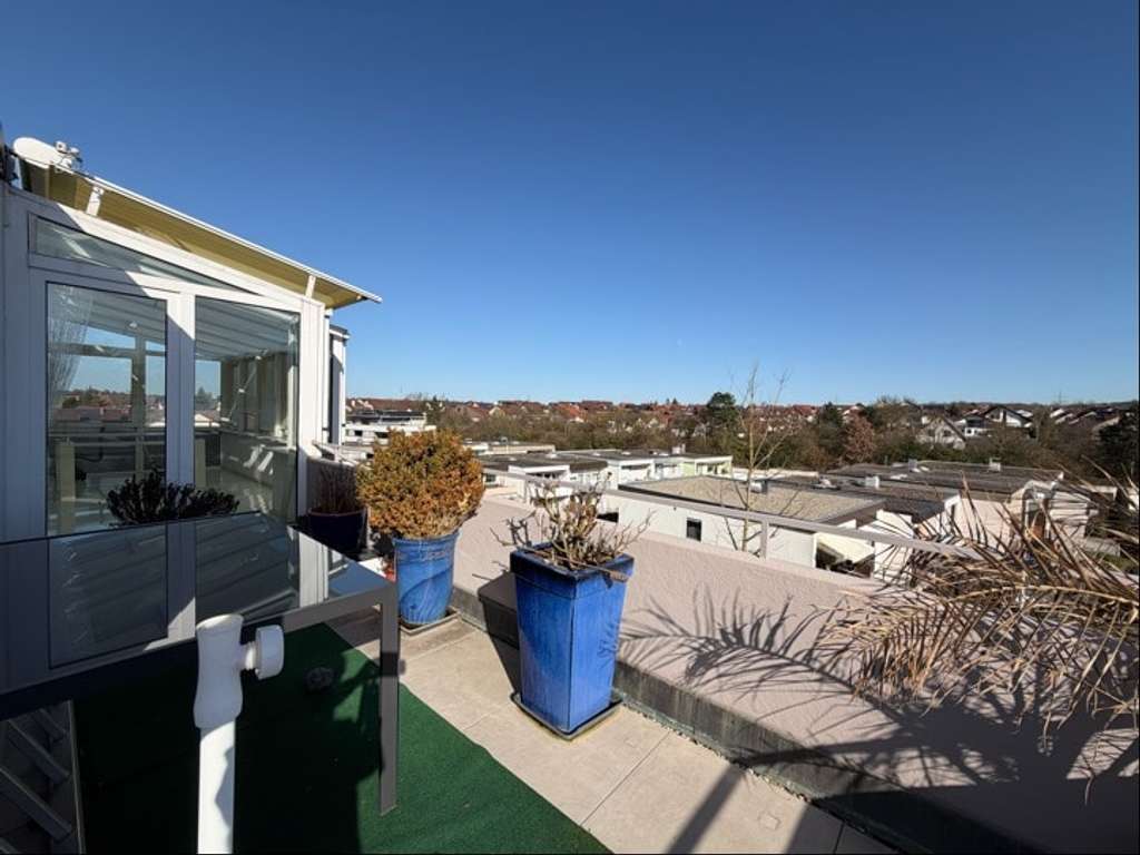 Immobilie in Schwaikheim -  2-Zimmer-Etagenwohnung mit Wintergarten und herrlichem Blick in Schwaikheim! - Bild 2