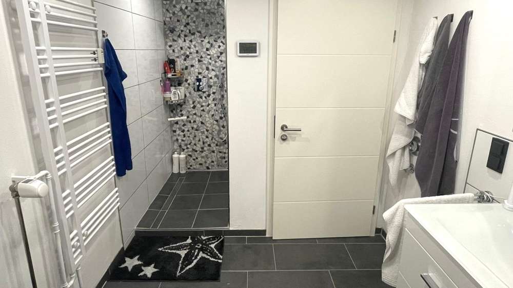 Immobilie in Carlsberg - Schön geschnittene 3-Zimmer-Wohnung im Souterrain eines topgepflegten 6-Parteienhauses - Bild 0