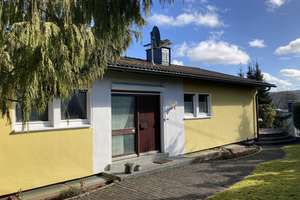Charmantes Einfamilienhaus mit Doppelgarage in ruhiger und gefragter Lage von Freudenberg – Die vollständige Adresse der Immobilie erhältst du vom Anbieter., 57258 Freudenberg – Vorschaubild 3