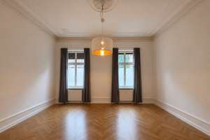Altbau Traum im beliebten Jungbusch – ideal auch zur WG-Nutzung