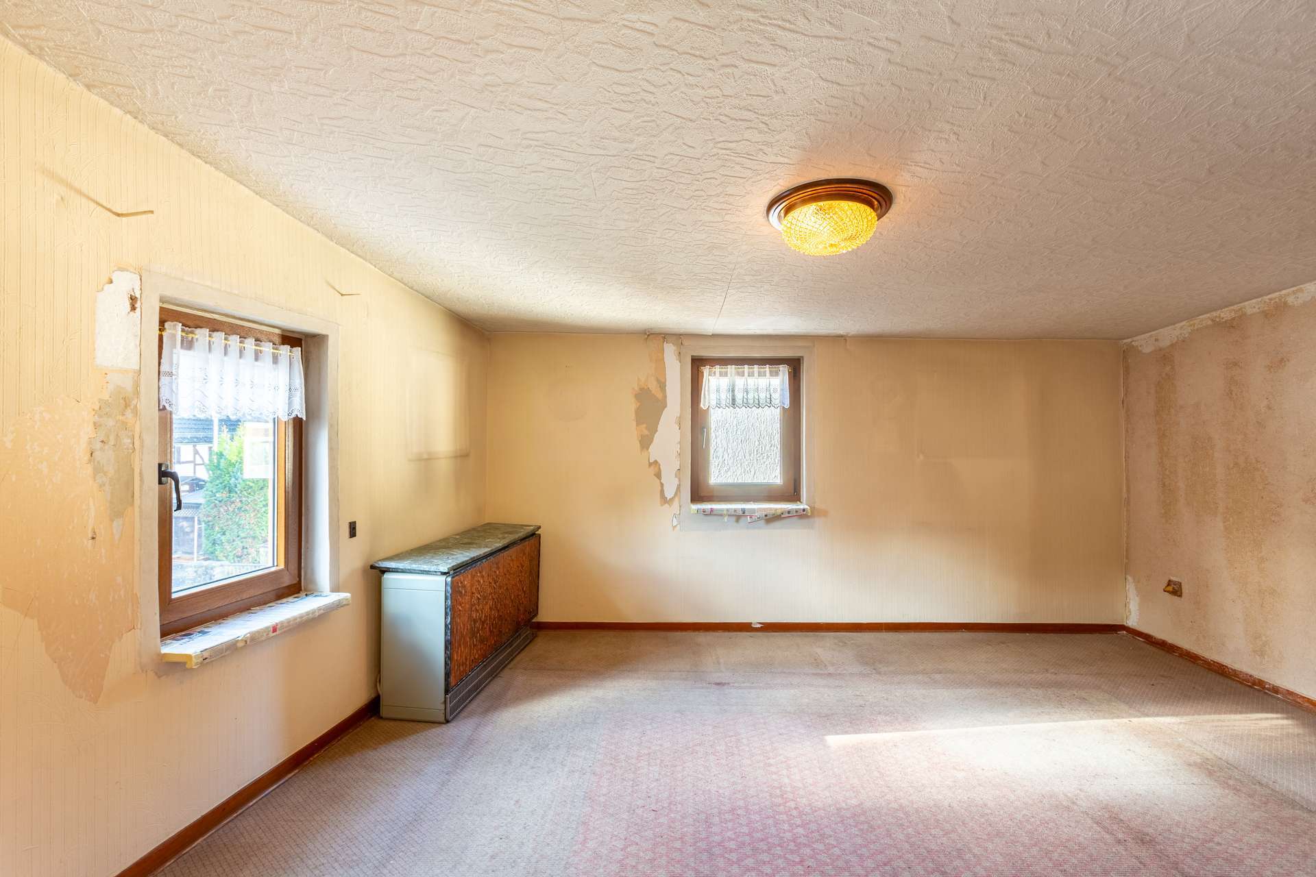 Solides Renditeobjekt mit Imbiss und Wohnung in zentraler Lage, Euskirchen Kreis – Bild 2