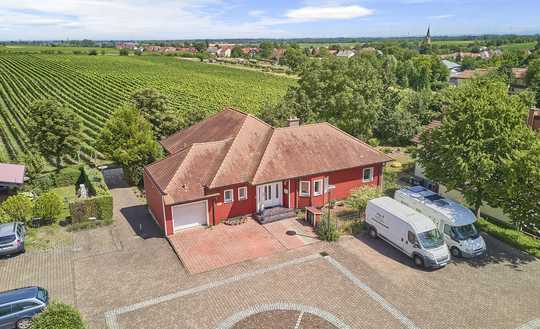 Großzügiges Einfamilienhaus in ruhiger Feldrandlage - Wohnen auf einer Ebene!
