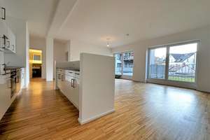 Schönes Loft mit Dachterrasse + EBK + Stellplatz