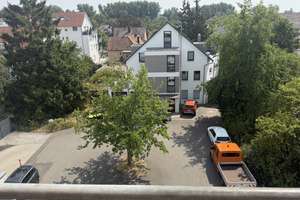 Ideale Kapitalanlage-Attraktive, vermietete 2-Zi-Dachgeschossw.  mit Balkon, Stellplatz, Aufzug uvm.