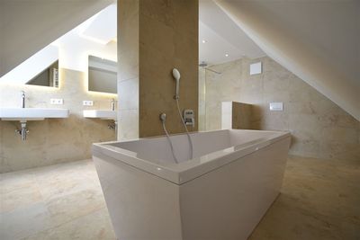 Für gehobene Ansprüche! Lichtdurchflutete 3-Zimmer-Maisonette-Wohnung mit Balkon & Klima