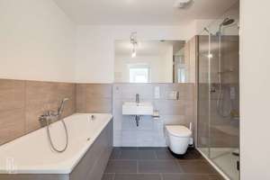 Neubau-Investment direkt an der Spree – attraktive 3-Zimmer-Wohnung mit Balkon auf 93 m² – An der Wuhlheide 216, 12459 Oberschöneweide, Berlin – Vorschaubild 4