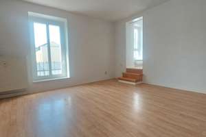 Ideal für Paare: 3-R-Wohnung mit großem Esszimmer, Balkon & Home-Office im 3. OG – Südstraße 5, 8527 Südvorstadt, Plauen – Vorschaubild 1