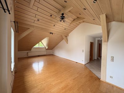 Besondere 3-Zimmer DG-Wohnung - große Südterasse - ruhige Ortsrandlage - Nähe Fulda und Bad Hersfeld