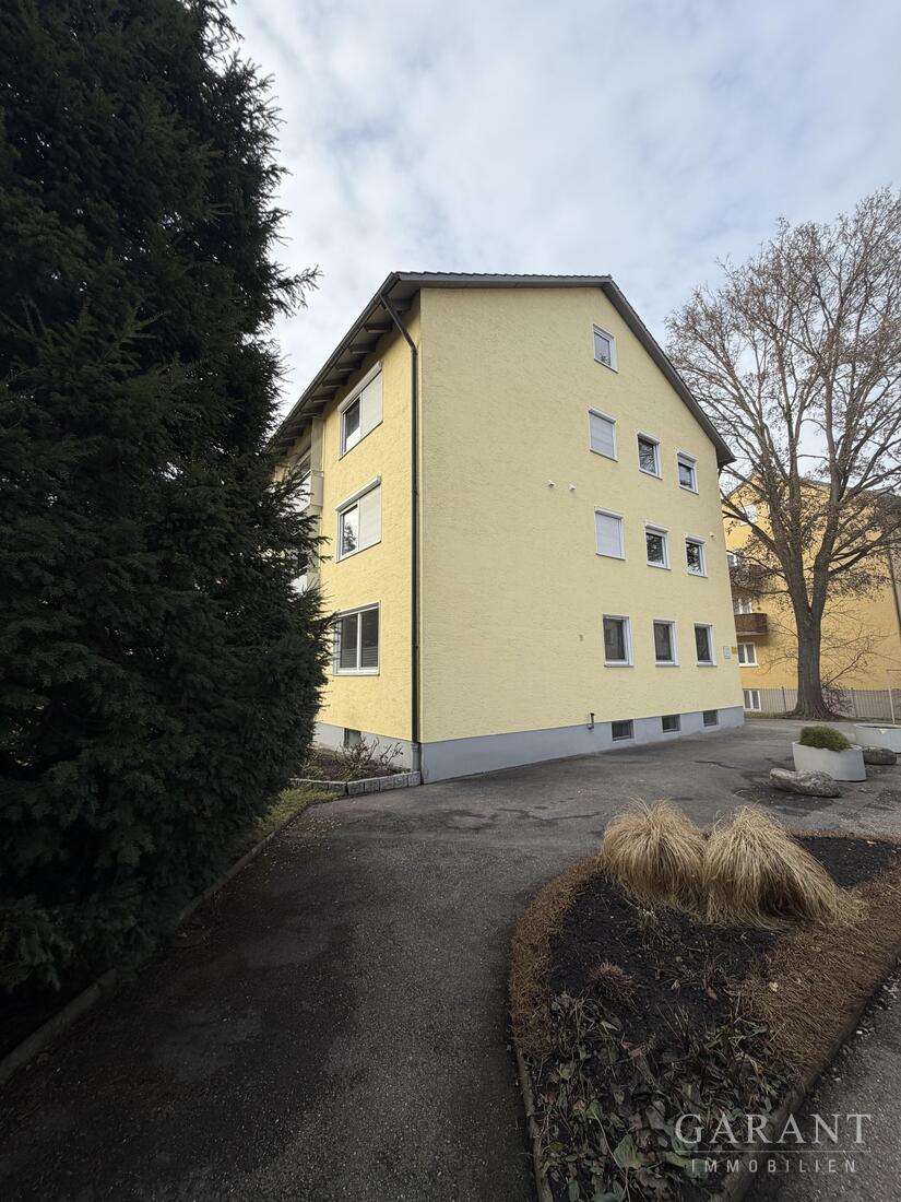 Renovierungsbedürftige 1 Zimmer-Wohnung mit Balkon in Landshut, Landshut – Bild 1