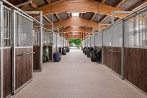Landleben de luxe: Geschmackvoll saniertes Hofgut mit Reitanlage und Weiden soweit das Auge reicht – Die vollständige Adresse der Immobilie erhältst du vom Anbieter., 61209 Echzell – Vorschaubild 8