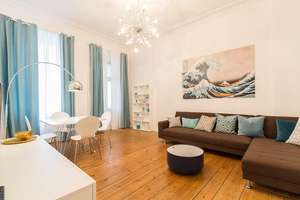 Altbau zum Verlieben: Helle 2 Zimmer mit Balkon am Mauerpark