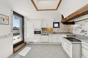 Wohnen mit Aussicht: Großzügige Dachterrasse, Kamin, Lift und Einzelstellplatz in der Tiefgarage – Potsdamer Straße 11, 80802 Münchner Freiheit, München – Vorschaubild 17