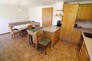 Wohnhaus mit großzügigem Platzangebot, zwei Garagen und wunderschönem Ausblick! – Reutlingen (Kreis) – Vorschaubild 4