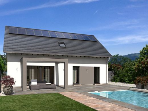 KLASSISCHES MEHR­GE­NE­RA­TIO­NEN­HAUS MIT PRAKTISCHER AUFTEILUNG ZR1