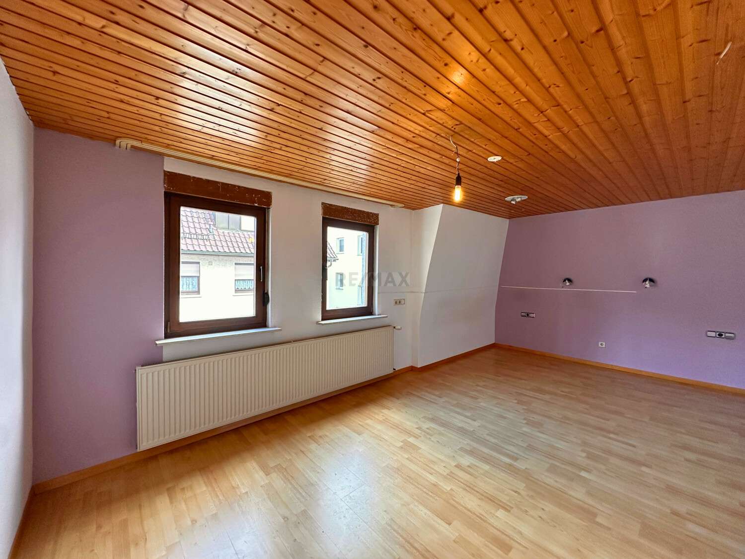 Immobilie in Rechberghausen - Einfamilienhaus mit 6,5 Zimmer und hochwertiger Nutzfläche!
Familienfreundlich und ausbaufähig! - Bild 1