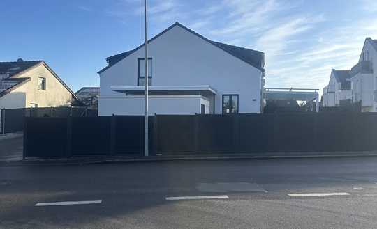 Neuwertige DHH mit 6 Zimmern in Reutlingen