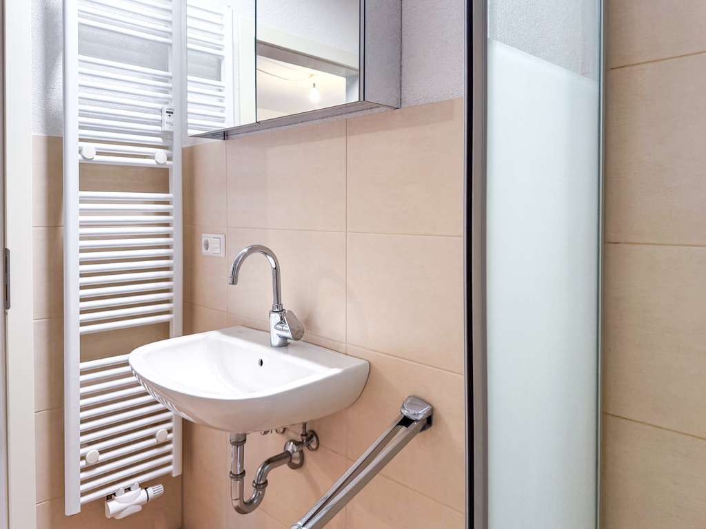 Immobilie in Badenweiler - Komfortable Wohnung am Wiesenrand  mit Wintergarten und PKW-Stellplatz im heilklimatischen Kurort - Bild 1