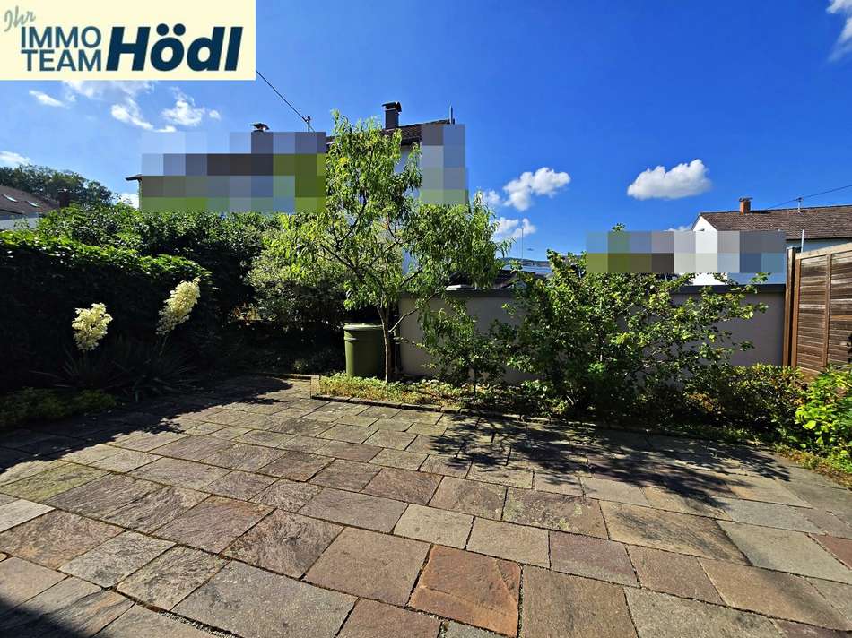 Terrasse und Gartenanteil