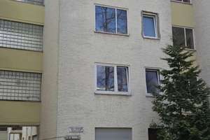 2-Zimmer-WE mit 2 PKW-Stellplätzen, hochparterre, renovierungsbedürftig, ruhige Grünlage – Richterstr. 11, 12105 Mariendorf, Berlin – Vorschaubild 2