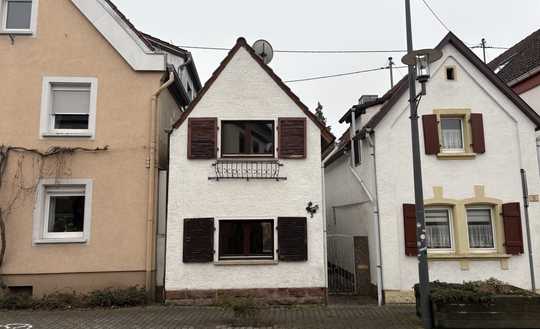 Renovierungsbedürftiges Haus für Macher & Handwerker!