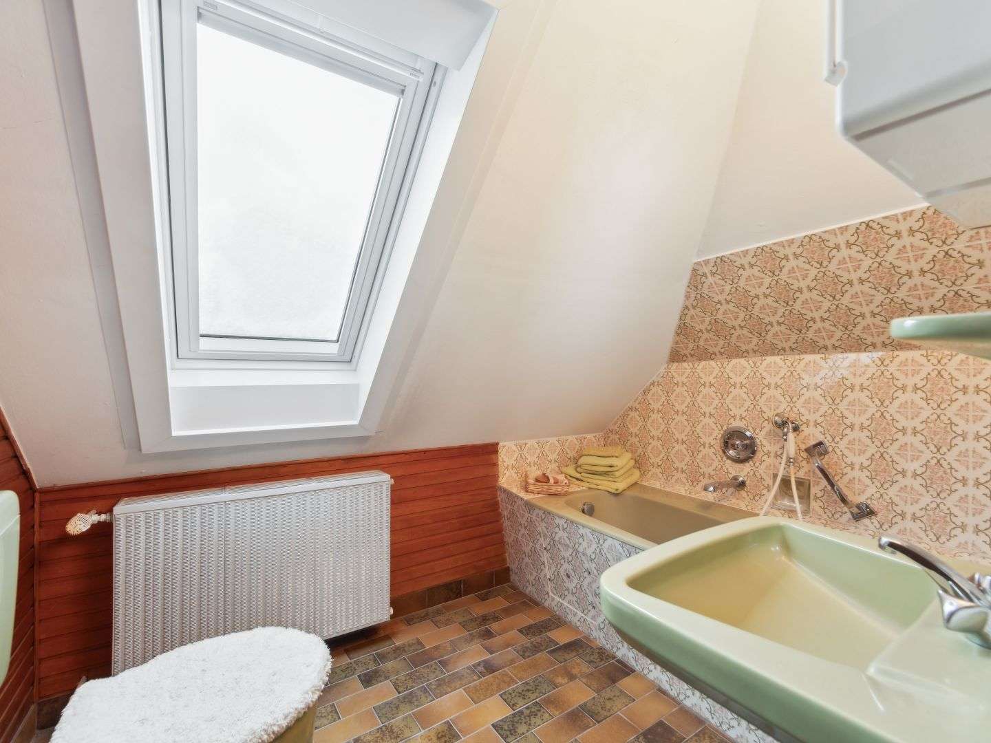 Immobilie in Nordstemmen - Großzügiger Bungalow als Mehrgenerationshaus mit Einliegerwohnung, Garage und Carport in Nordstemmen - Bild 1