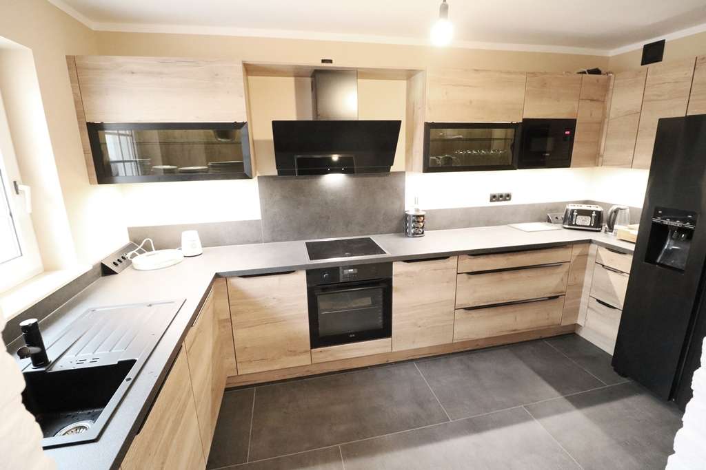 Immobilie in Cloppenburg - Teilmodernisiertes, gepflegtes Reihenendhaus mit Wintergarten, Terrasse, Keller und Garten - Bild 3