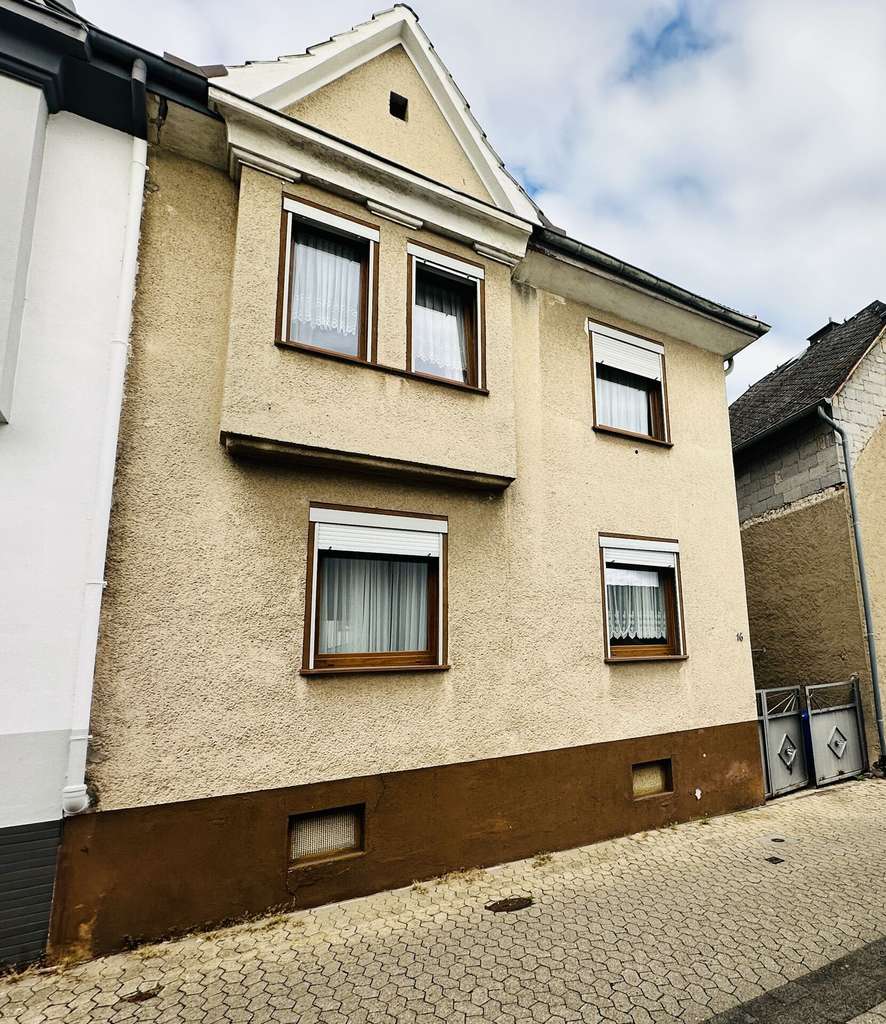 Renovierungsbedürftiges Wohnhaus in Koblenz-Güls