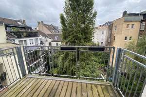 Helle 2-Zimmer Altbau-Wohnung mit Balkon in zentraler Lage zu vermieten – Die vollständige Adresse der Immobilie erhältst du vom Anbieter., 40476 Golzheim, Düsseldorf – Vorschaubild 2